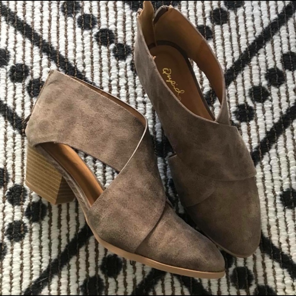 Cross front mini bootie